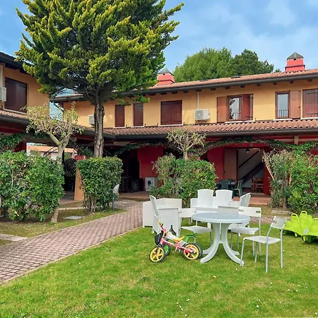 Terraced With Kids Playground *