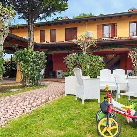 Апартаменты Terraced With Kids Playground Бибионе
