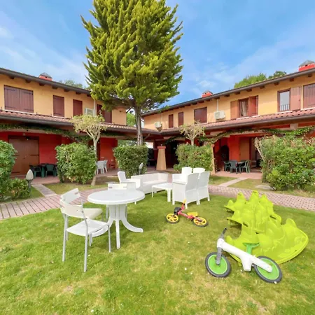 Апартаменты Terraced With Kids Playground