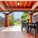 Terraced With Kids Playground Daire *
