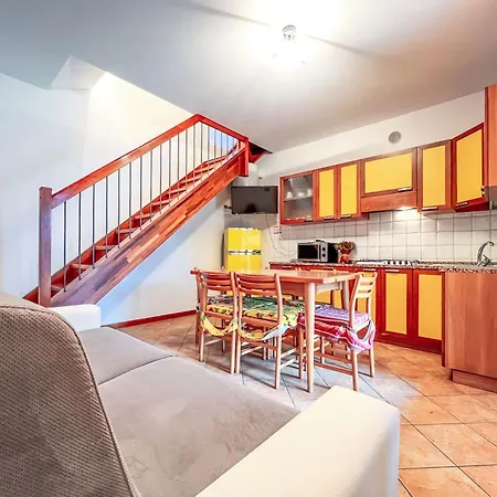 Terraced With Kids Playground Daire *