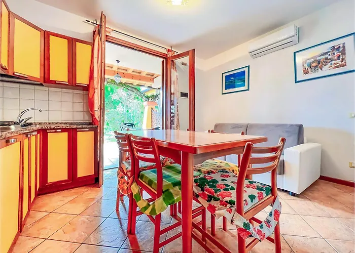 Terraced With Kids Playground *